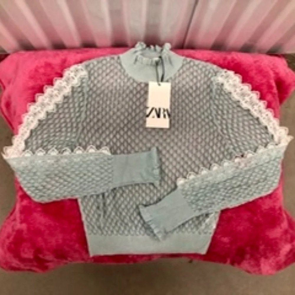 NWT ZARA Knitted Top Sweater w Lace, M